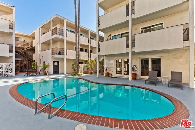 4445 Cartwright Avenue 310, Toluca Lake, CA 91602