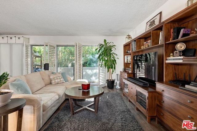 4445 Cartwright Avenue 310, Toluca Lake, CA 91602