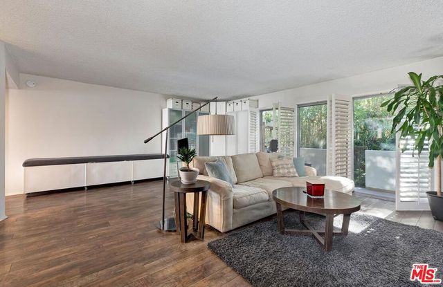 4445 Cartwright Avenue 310, Toluca Lake, CA 91602