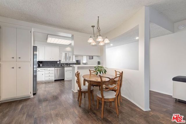 4445 Cartwright Avenue 310, Toluca Lake, CA 91602