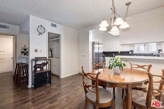 4445 Cartwright Avenue 310, Toluca Lake, CA 91602