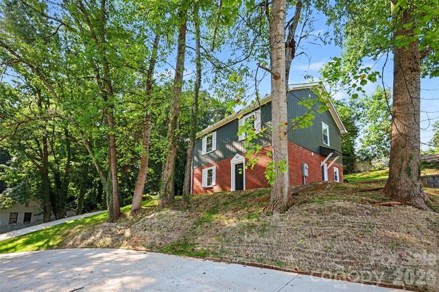 323 Whispering Pines Drive, Charlotte, NC 28217