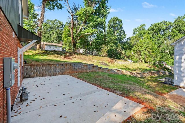 323 Whispering Pines Drive, Charlotte, NC 28217