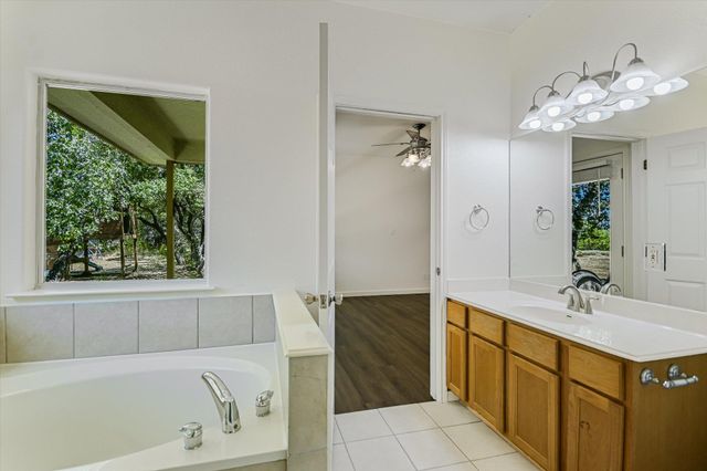 17 Falling Leaf LN, Wimberley, TX 78676