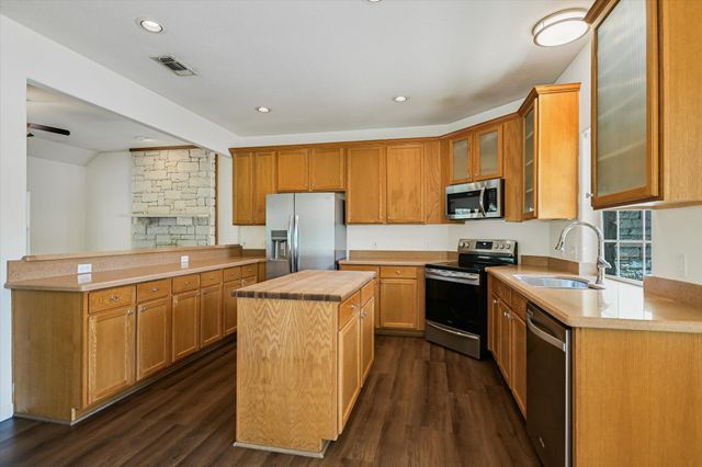 17 Falling Leaf LN, Wimberley, TX 78676