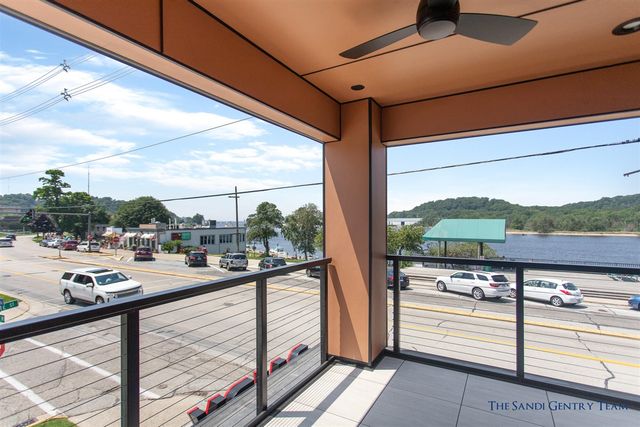 218 S Harbor Drive 202, Grand Haven, MI 49417