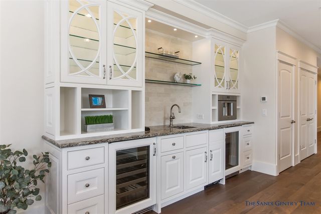 218 S Harbor Drive 202, Grand Haven, MI 49417