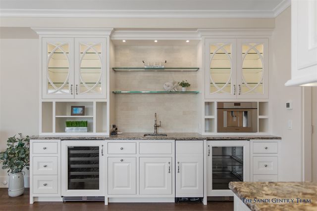 218 S Harbor Drive 202, Grand Haven, MI 49417