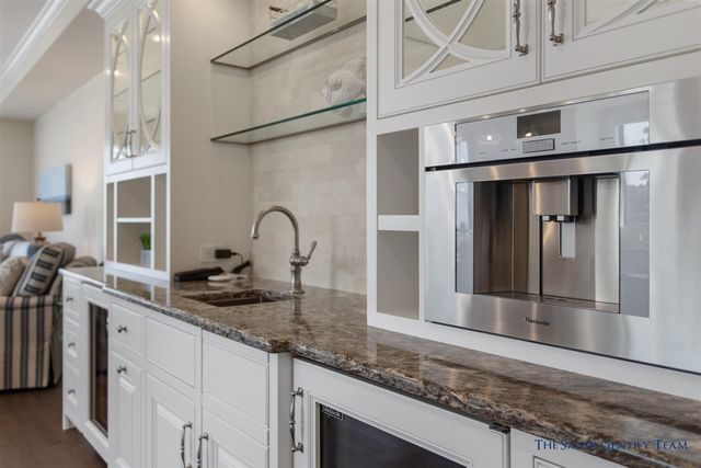 218 S Harbor Drive 202, Grand Haven, MI 49417