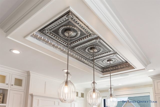 218 S Harbor Drive 202, Grand Haven, MI 49417