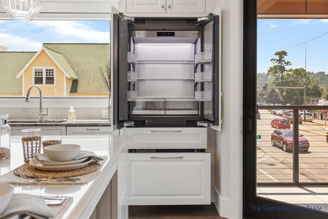 218 S Harbor Drive 202, Grand Haven, MI 49417