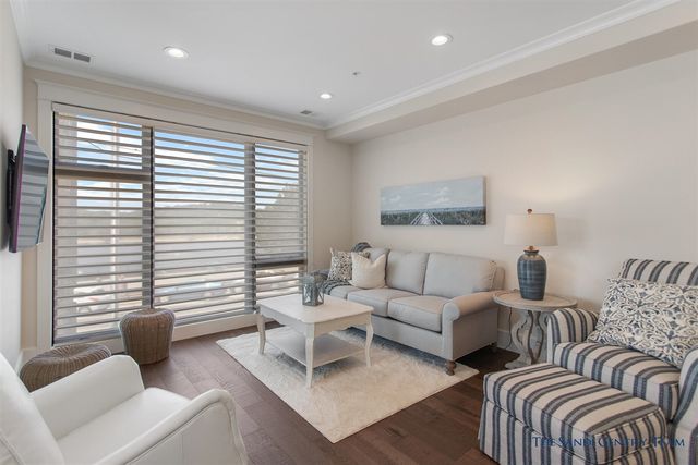 218 S Harbor Drive 202, Grand Haven, MI 49417