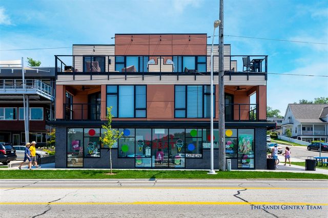 218 S Harbor Drive 202, Grand Haven, MI 49417