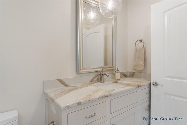 218 S Harbor Drive 202, Grand Haven, MI 49417