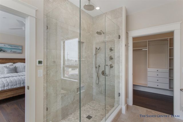 218 S Harbor Drive 202, Grand Haven, MI 49417