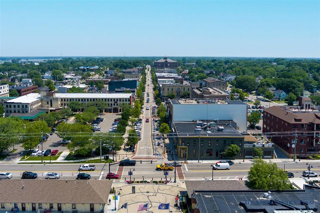 218 S Harbor Drive 202, Grand Haven, MI 49417