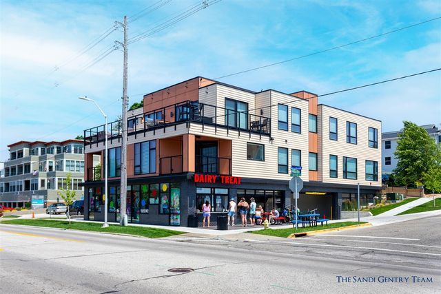 218 S Harbor Drive 202, Grand Haven, MI 49417