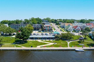 218 S Harbor Drive 202, Grand Haven, MI 49417