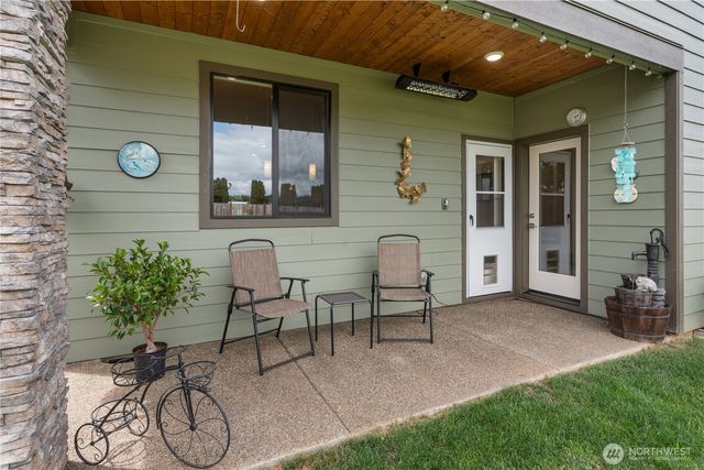 2110 Hawks View Lane, Winlock, WA 98596