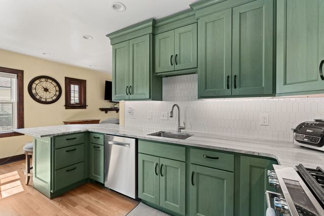 1118 GRAND Court, Davenport, IA 52803