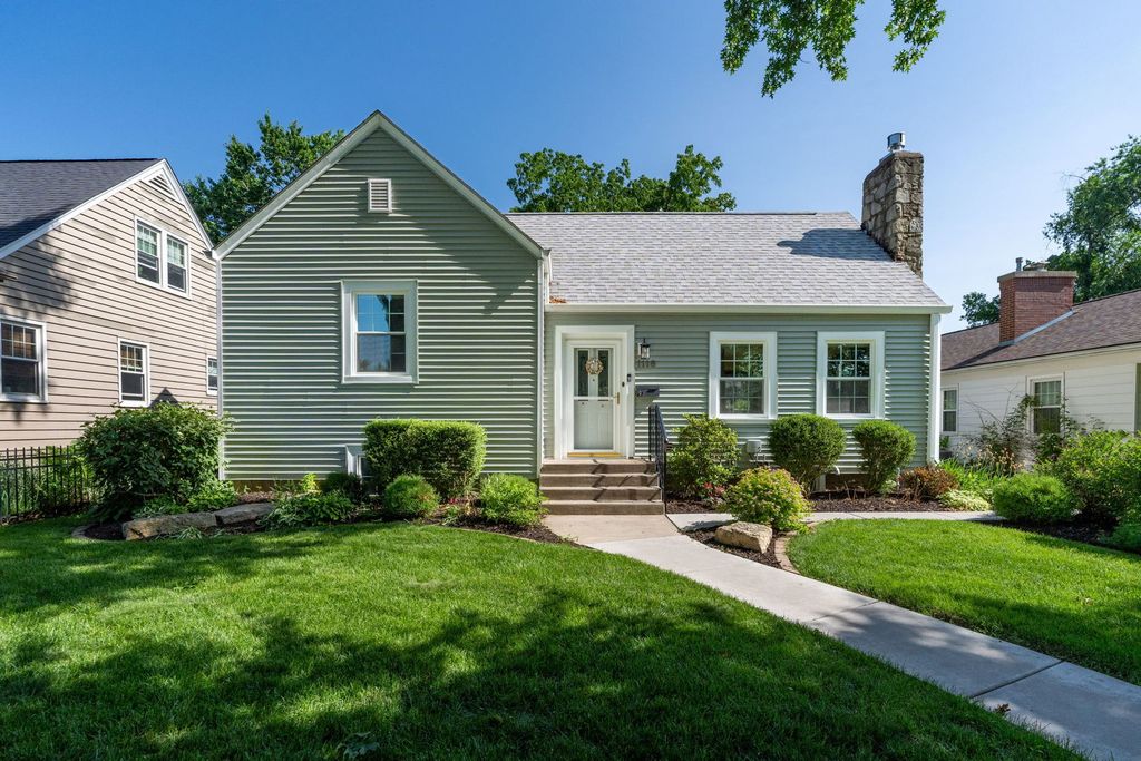 1118 GRAND Court, Davenport, IA 52803