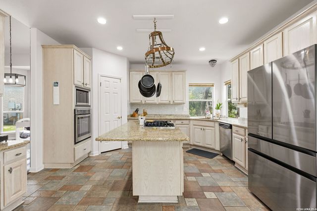18355 EDWARDS BLF, San Antonio, TX 78259