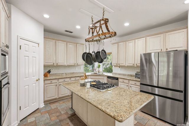 18355 EDWARDS BLF, San Antonio, TX 78259