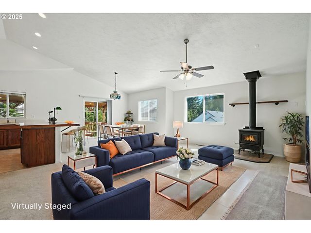 39343 STRATFORD Pl, Sandy, OR 97055