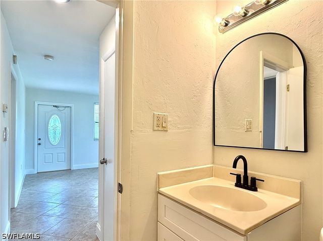 740 109th AVE N, Naples, FL 34108