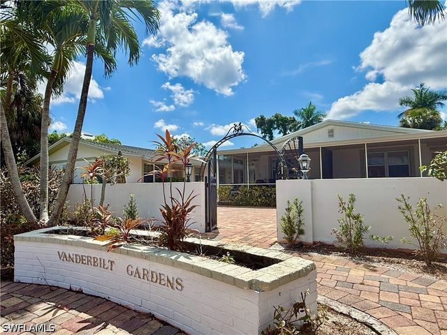 740 109th AVE N, Naples, FL 34108