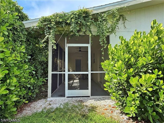 740 109th AVE N, Naples, FL 34108