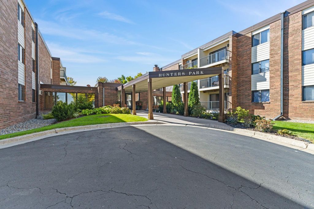 4 Pine Tree Drive 314, Arden Hills, MN 55112 — photo 2