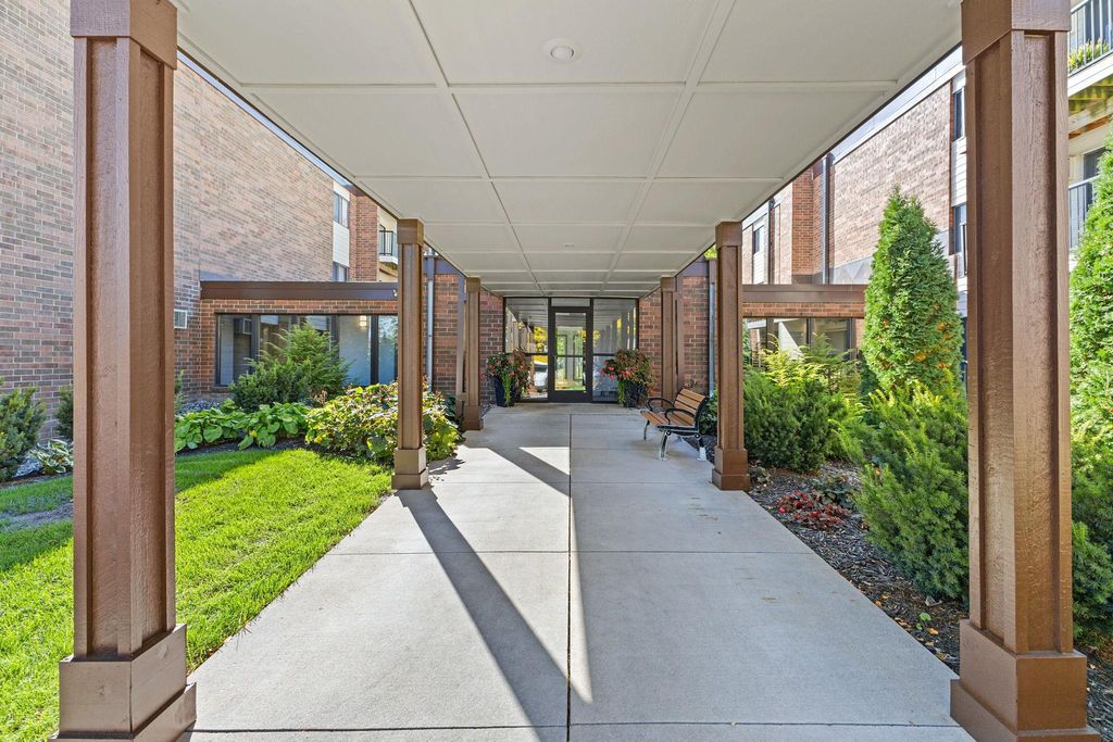 4 Pine Tree Drive 314, Arden Hills, MN 55112 — photo 3