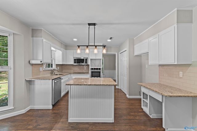 2404 Burningtree Drive SE, Decatur, AL 35603