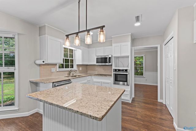 2404 Burningtree Drive SE, Decatur, AL 35603