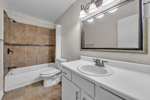 6801 Penhurst Drive, Fort Worth, TX 76133