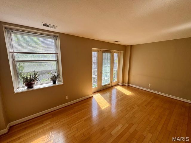 5330 Pershing Avenue 304, St Louis, MO 63112