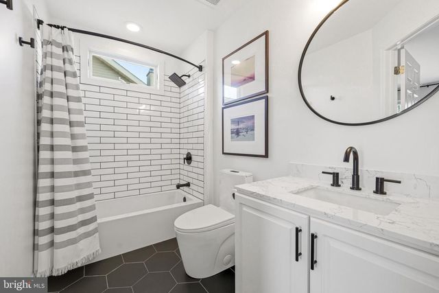 304 LAUREL CREEK BLVD, Moorestown, NJ 08057