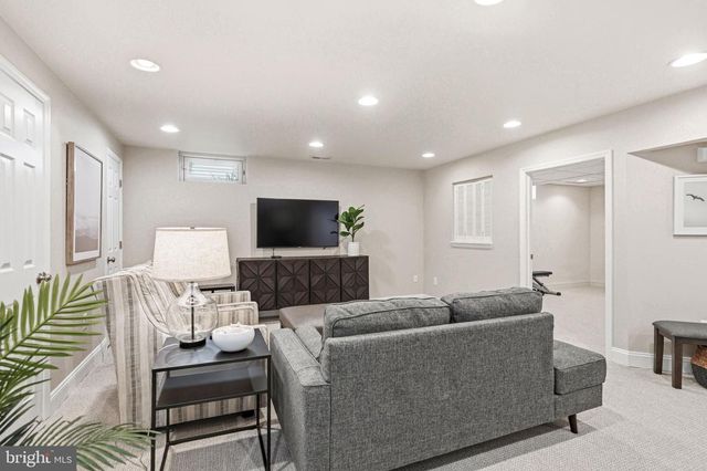 304 LAUREL CREEK BLVD, Moorestown, NJ 08057