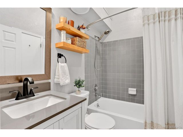 8698 W Plymouth Ave, Littleton, CO 80128