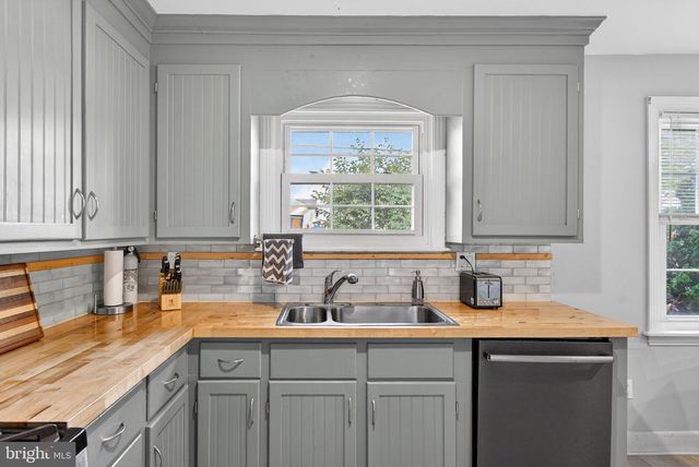 73 N DUKE ST, Millersville, PA 17551