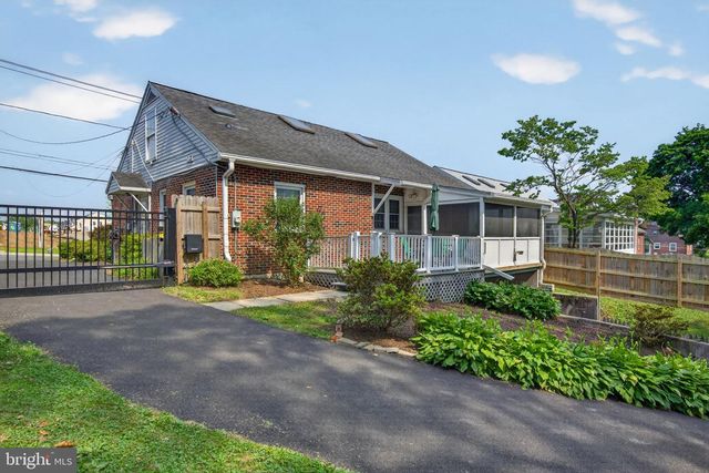 73 N DUKE ST, Millersville, PA 17551