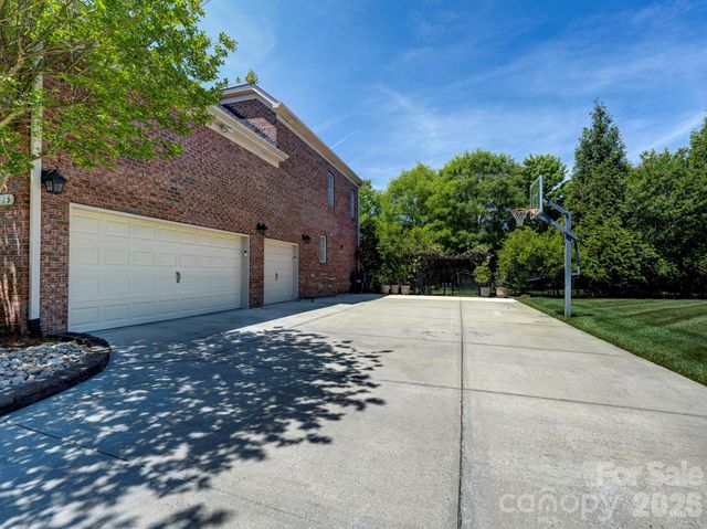 725 Wild Berry Court, Waxhaw, NC 28173