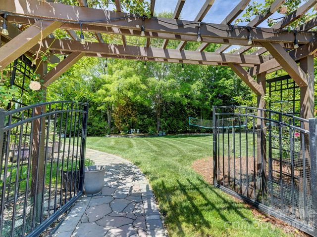 725 Wild Berry Court, Waxhaw, NC 28173