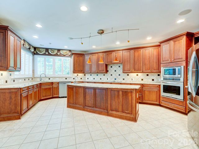 725 Wild Berry Court, Waxhaw, NC 28173