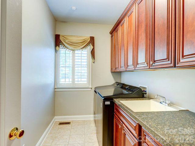 725 Wild Berry Court, Waxhaw, NC 28173