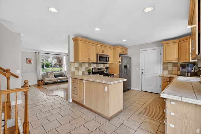 2073 E 10095 S, Sandy, UT 84092