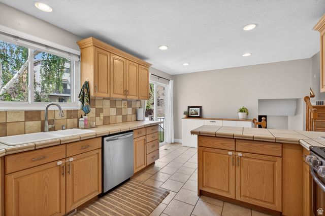 2073 E 10095 S, Sandy, UT 84092