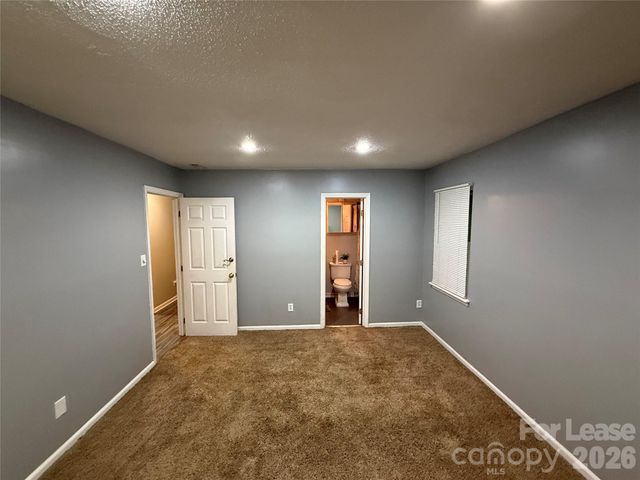 6832 Delta Lake Drive, Charlotte, NC 28215