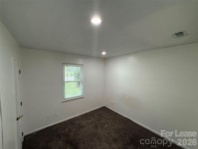 6832 Delta Lake Drive, Charlotte, NC 28215